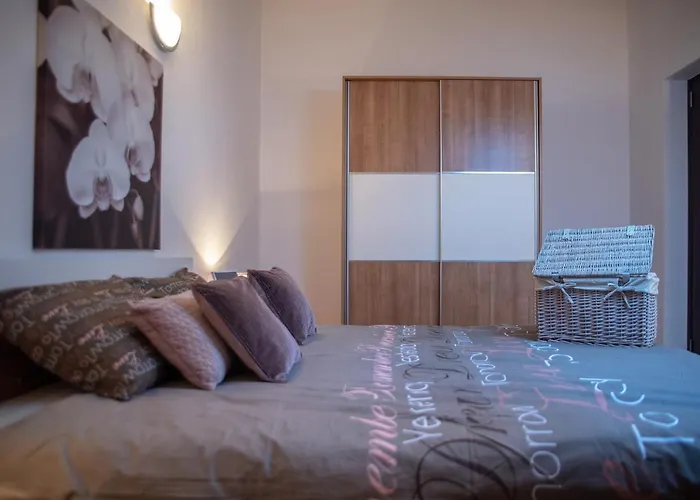 Large Specious Пула