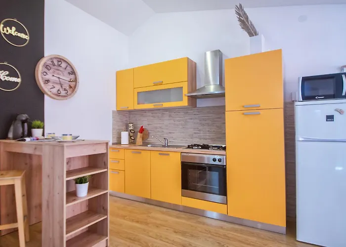 Large Specious Пула