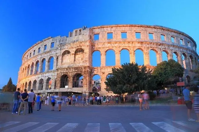 Large Specious * Pula