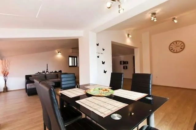 Large Specious Apartamento